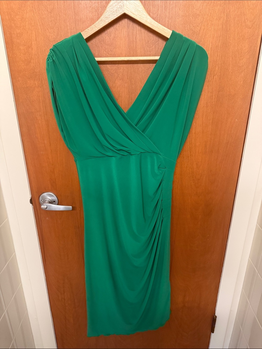 Vince Camuto Elegant Green V-Neck Asymmetrical Dress
